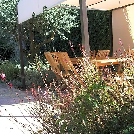 D'hotes Sous L'olivier Bed & Breakfast 3*